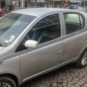 Toyota Vitz 2001 Silver