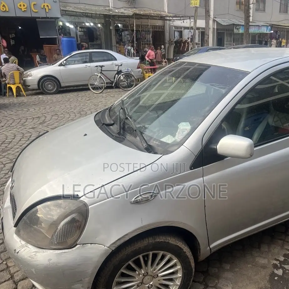 Toyota Vitz 2001 Silver