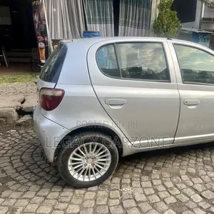 Toyota Vitz 2001 Silver