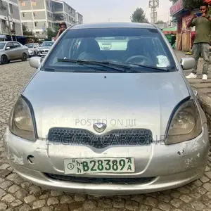 Toyota Vitz 2001 Silver