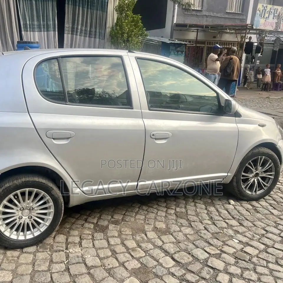 Toyota Vitz 2001 Silver