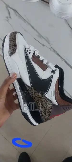 Retro Basketball Low -Top Sneakers