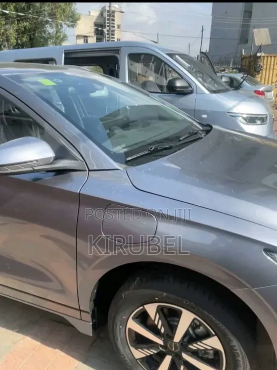 New BYD E2 43 kWh 94 hp FWD 2023 Gray