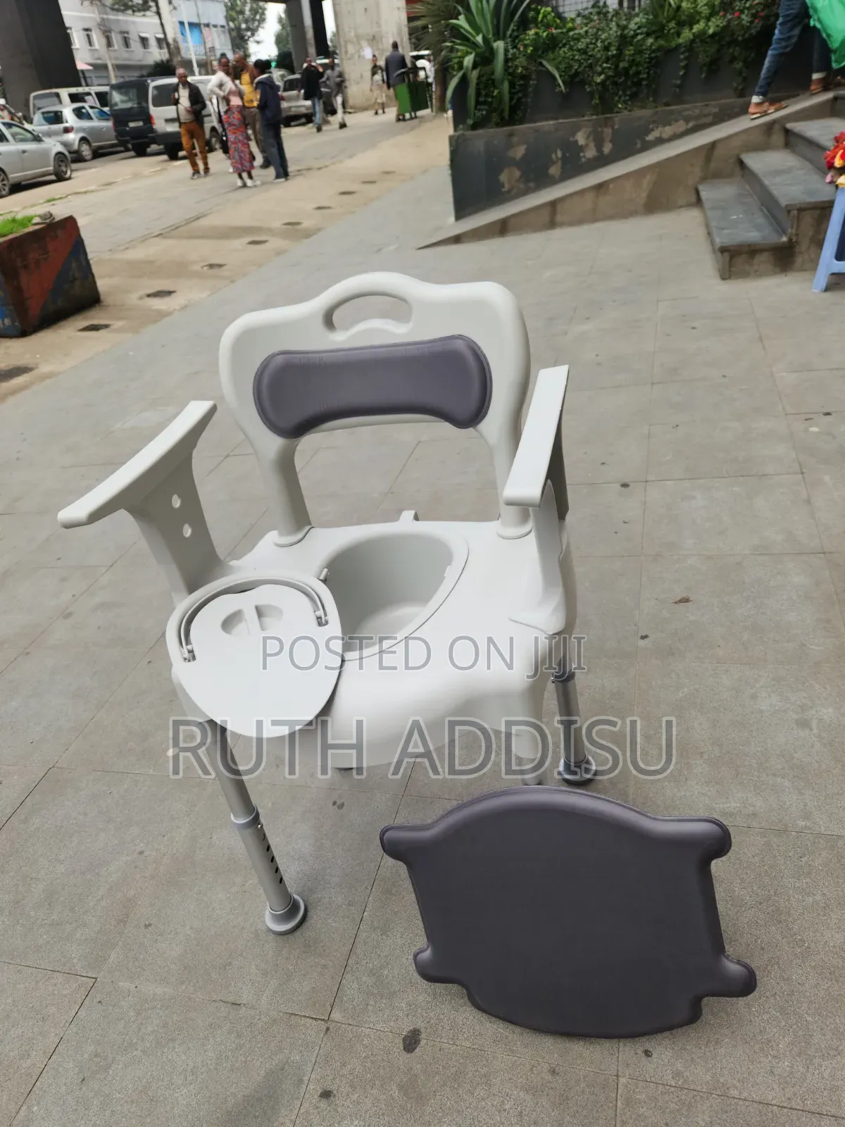 The Signature Series Shower Chair • Bathroom Equipment Commlde Chair