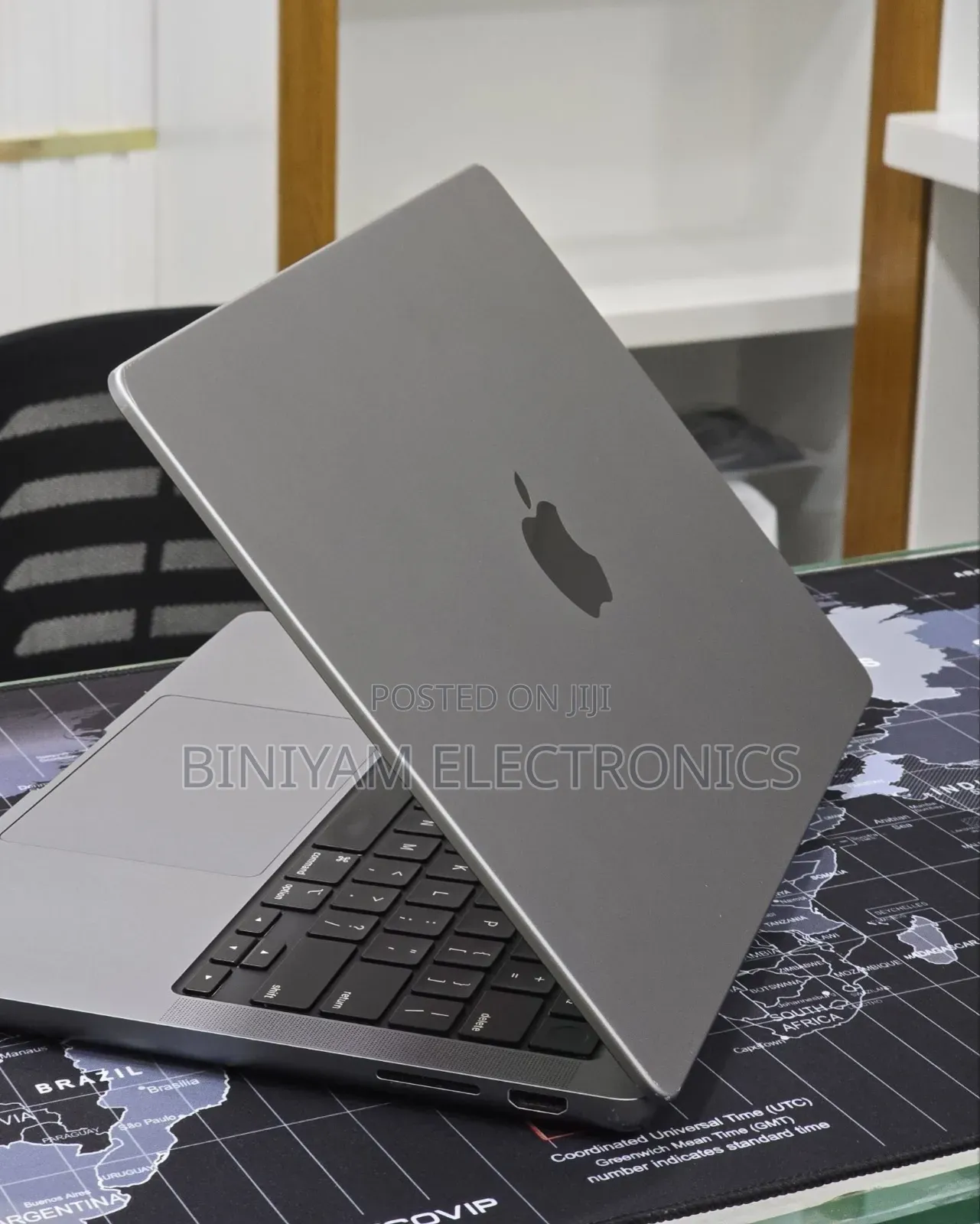 New Laptop Apple MacBook Pro 2023 M3 8GB Apple M3 Pro SSD 512GB