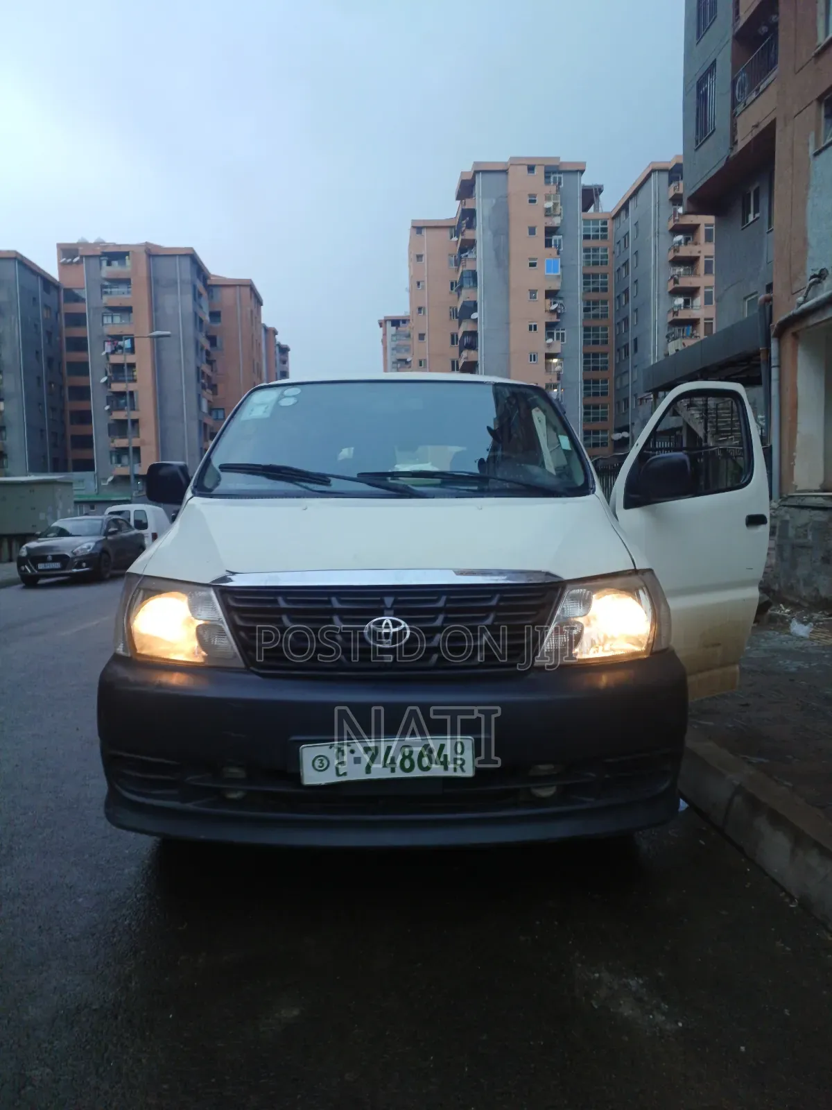 Toyota Quantum 2011 White