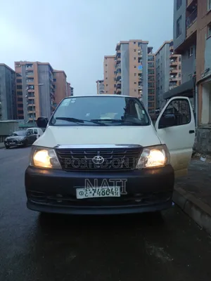 Toyota Quantum 2011 White