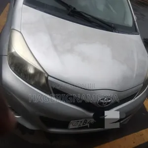 Toyota Yaris 2012 Silver