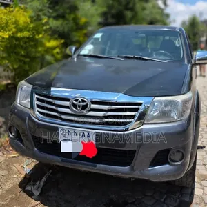 Toyota Hilux 2012 Black