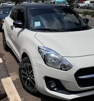 Suzuki Swift 2022 White