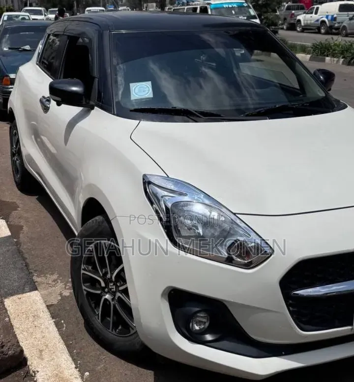 Suzuki Swift 2022 White