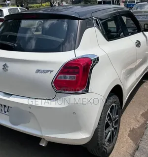 Suzuki Swift 2022 White