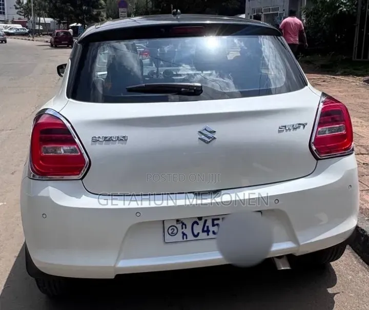 Suzuki Swift 2022 White