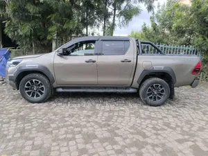 Toyota Hilux 2021 Gray
