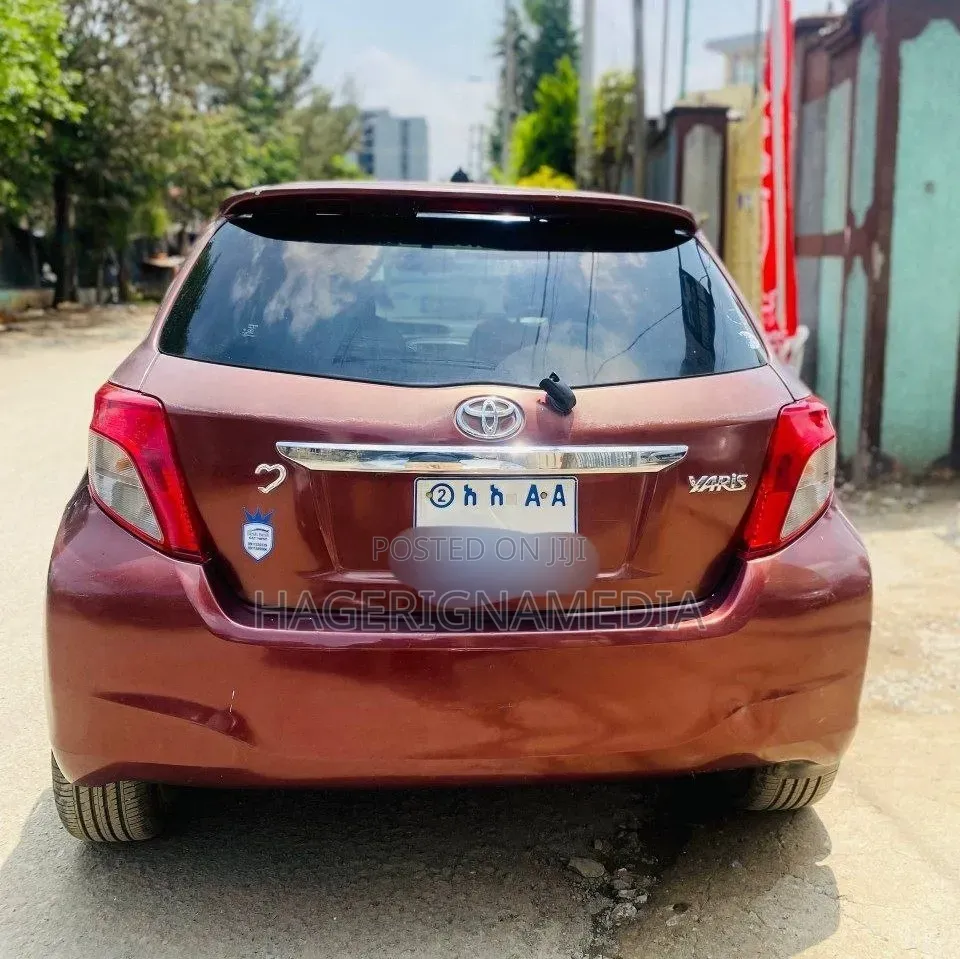 Toyota Yaris 2011 Red