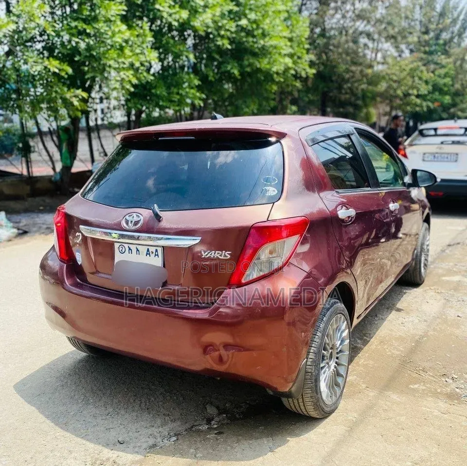 Toyota Yaris 2011 Red
