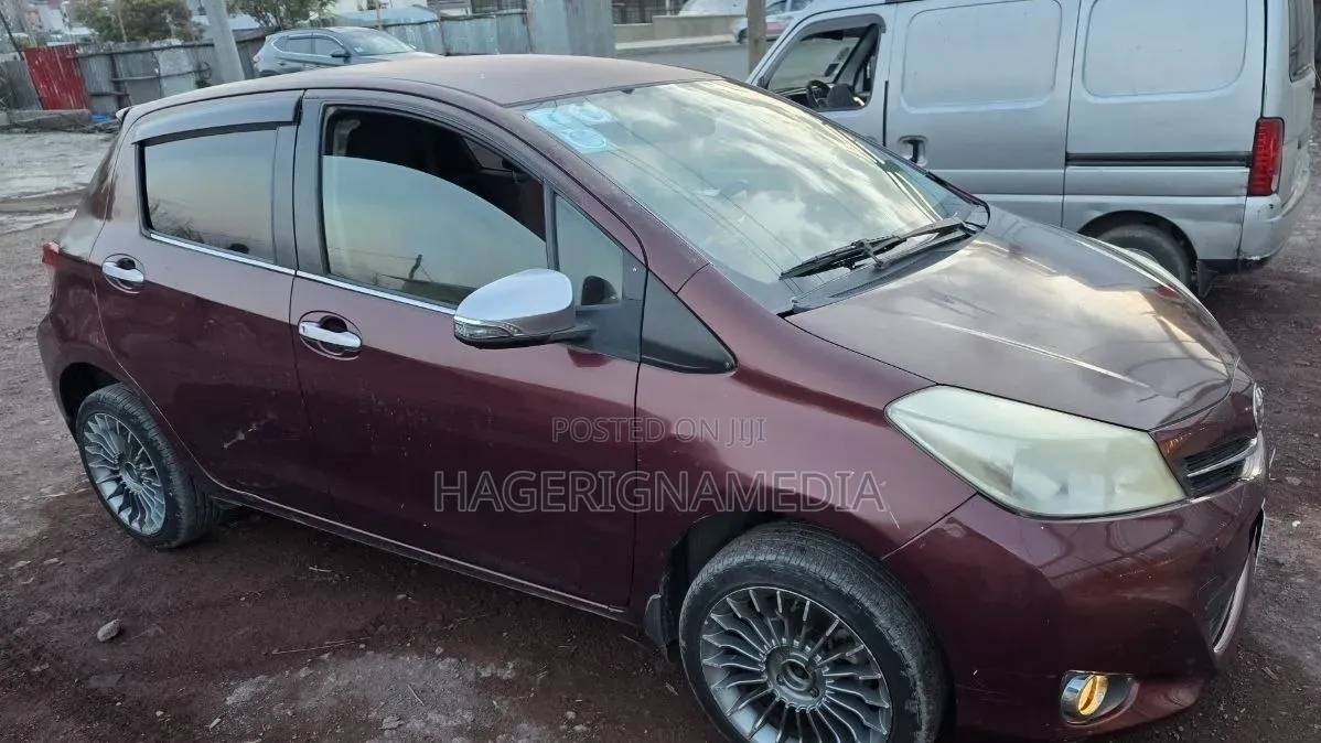 Toyota Yaris 2011 Red