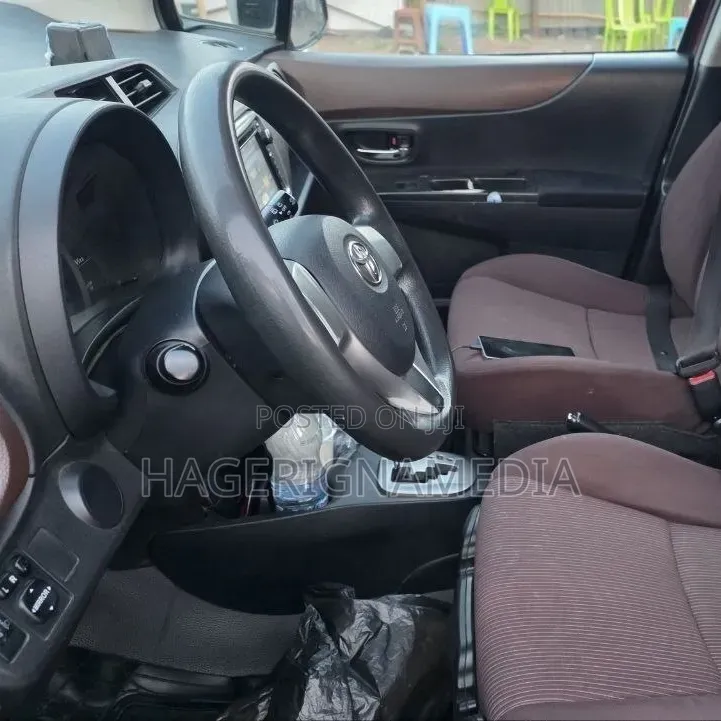 Toyota Yaris 2011 Red