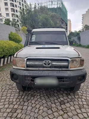 Toyota Land Cruiser 2010 White