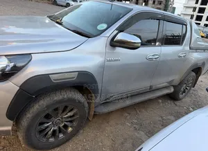 Toyota Hilux 2019 Silver