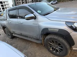 Toyota Hilux 2019 Silver