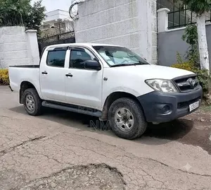 Toyota Hilux 2006 White