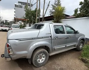 Toyota Hilux 2015 Silver