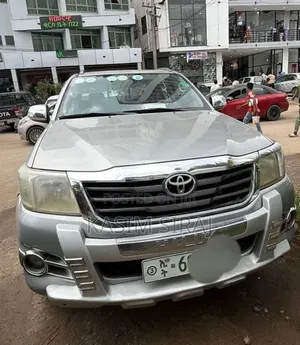 Toyota Hilux 2015 Silver