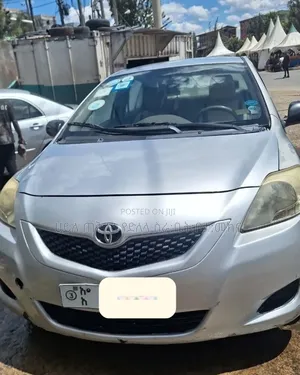 Toyota Yaris 2011 Off white