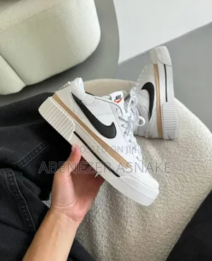Nike Court Legacy