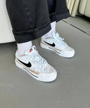 Nike Court Legacy
