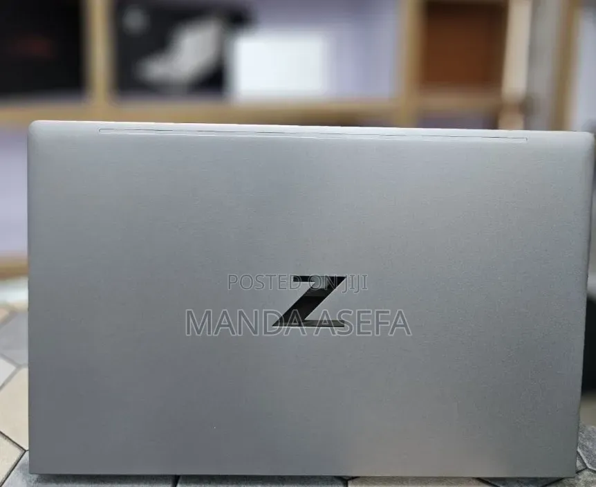 New Laptop HP ZBook Firefly G8 16GB Intel Core i7 SSD 512GB