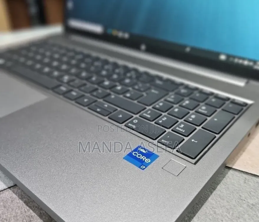 New Laptop HP ZBook Firefly G8 16GB Intel Core i7 SSD 512GB