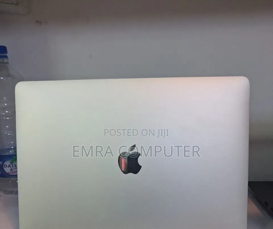 New Laptop Apple MacBook Air 2022 M2 8GB Apple M1 SSD 256GB