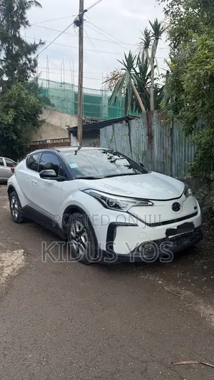 Toyota C-HR 2022 White