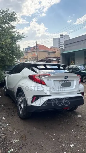 Toyota C-HR 2022 White