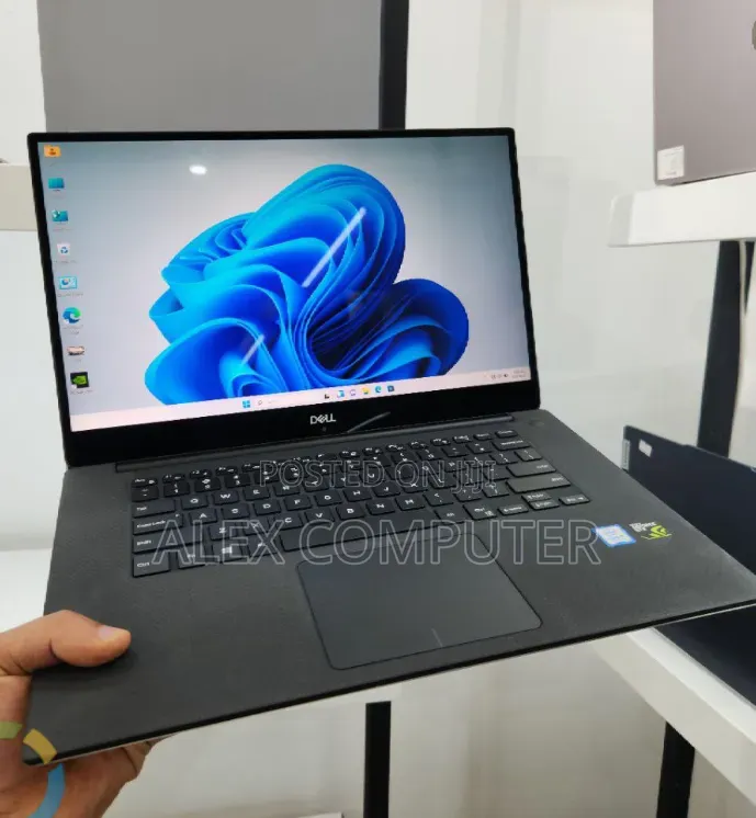 New Laptop Dell XPS 15 16GB Intel Core i7 SSD 512GB