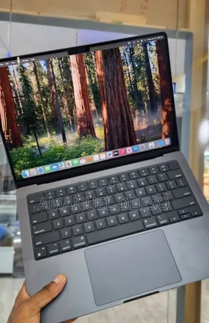 New Laptop Apple MacBook Pro 2023 M3 18GB Intel Core i5 SSD 512GB