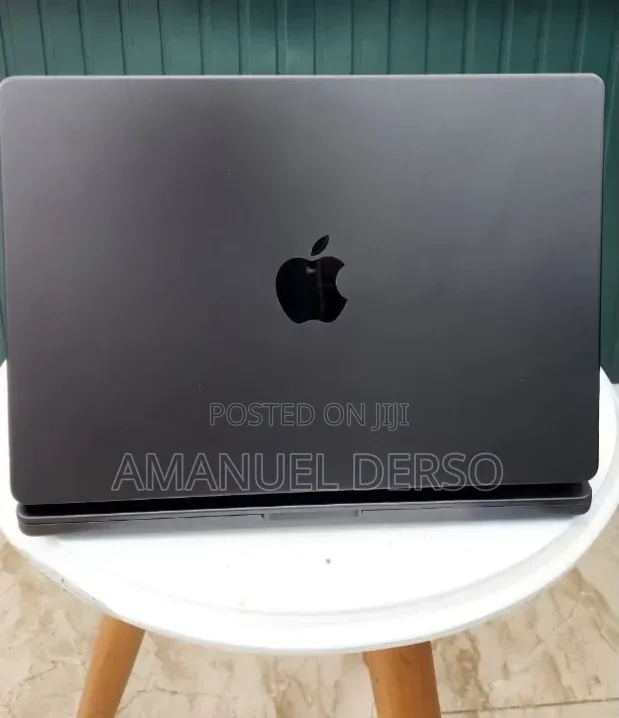 New Laptop Apple MacBook Pro 2023 M3 18GB Intel Core i5 SSD 512GB