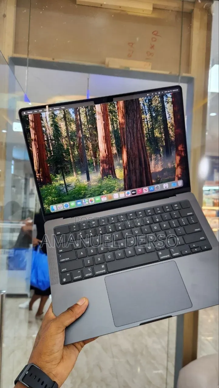 New Laptop Apple MacBook Pro 2023 M3 18GB Intel Core i5 SSD 512GB