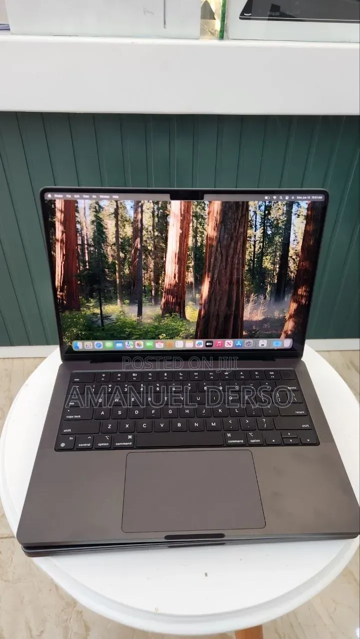 New Laptop Apple MacBook Pro 2023 M3 18GB Intel Core i5 SSD 512GB