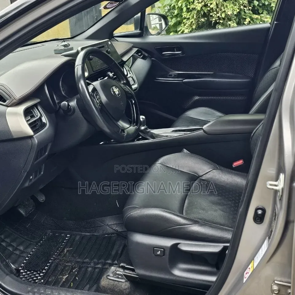 Toyota C-HR 2020 Ivory