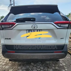 Toyota RAV4 2021 White