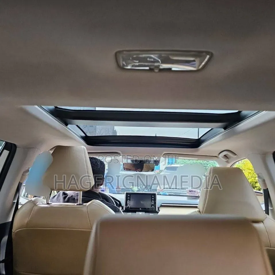 Toyota RAV4 2021 White