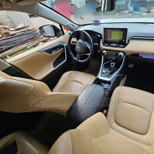 Toyota RAV4 2021 White