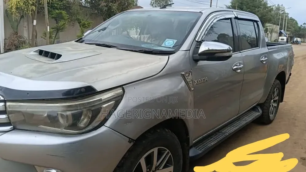 Toyota Hilux 2018 Gray