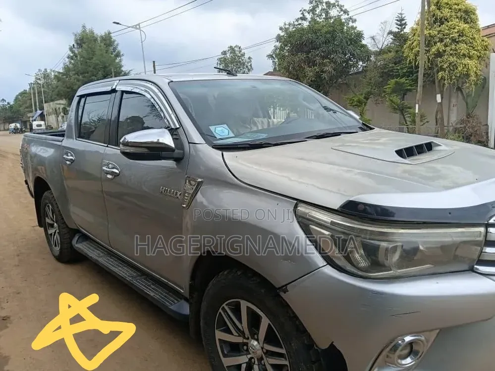 Toyota Hilux 2018 Gray