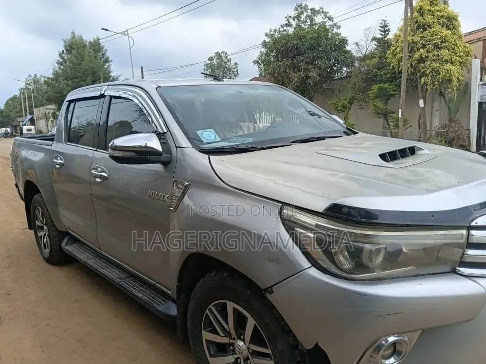 Toyota Hilux 2018 Gray