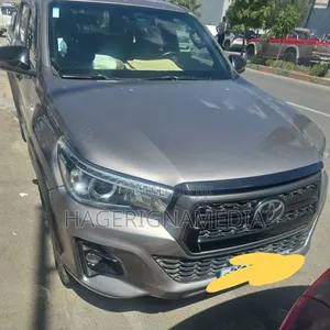 Toyota Hilux 2020 Gray