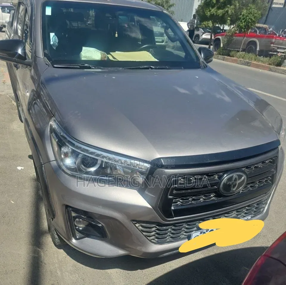Toyota Hilux 2020 Gray